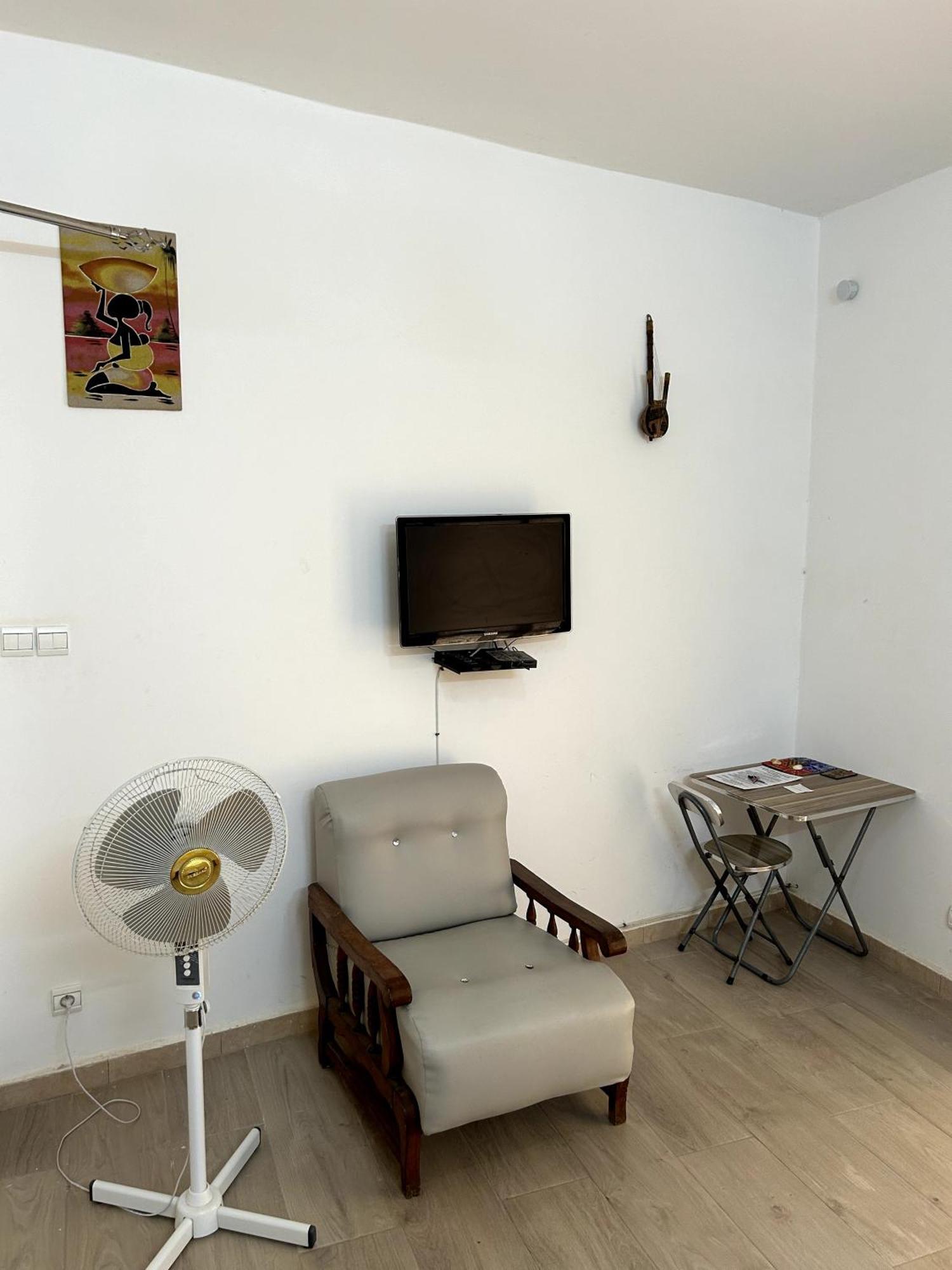 Chambre Spacieuse Avec Balcon - Salle De Bain Exterieure Privee & Breakfast Saint-Louis Exterior photo